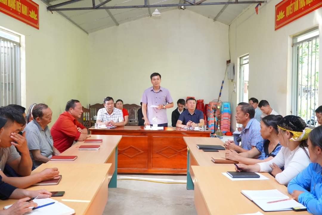 Đồng chí Bí thư Huyện ủy dự sinh hoạt Chi bộ tại thôn Pả Vi Hạ, xã Pả Vi