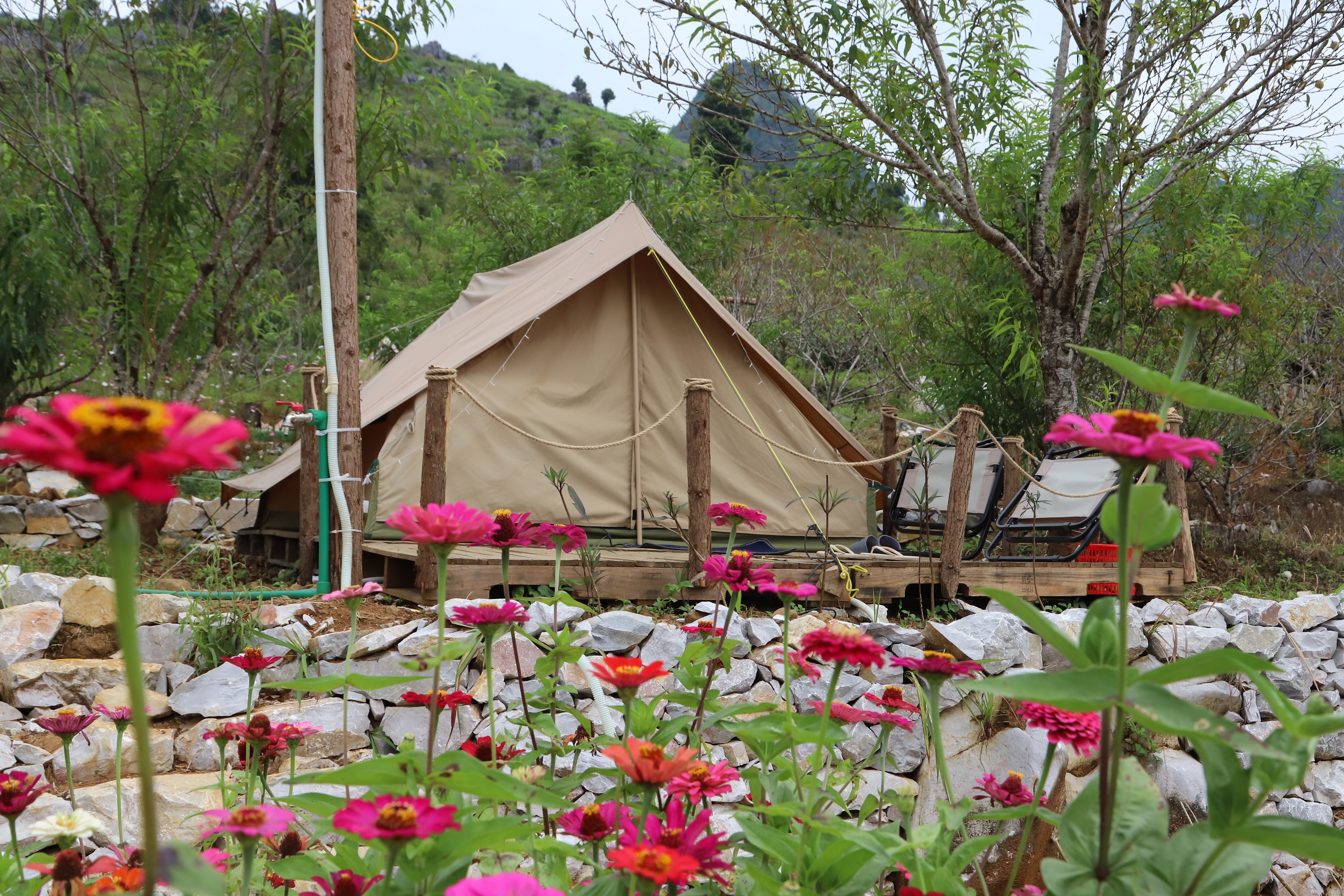 Giới trẻ Hà thành mê mẩn dịch vụ Campsite hòa mình với thiên nhiên tại Mèo Vạc