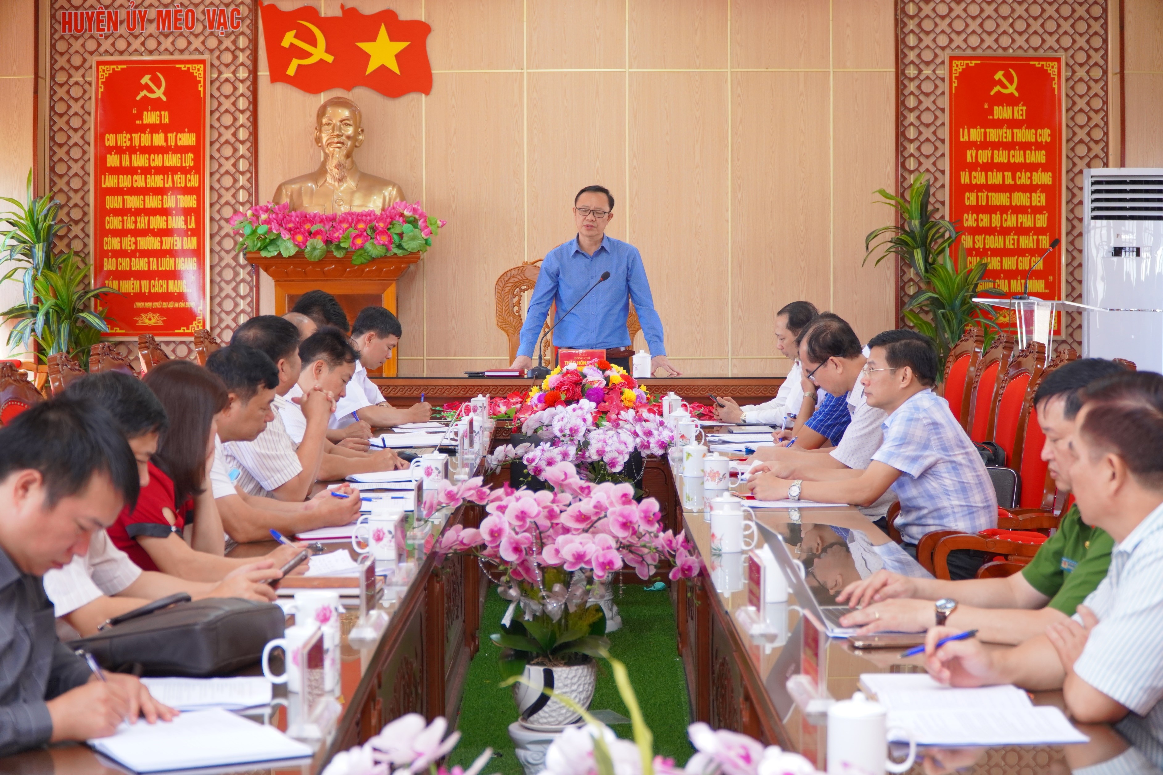 Phó Bí thư Thường trực Tỉnh ủy, Chủ tịch HĐND tỉnh Thào Hồng Sơn làm việc tại Mèo Vạc
