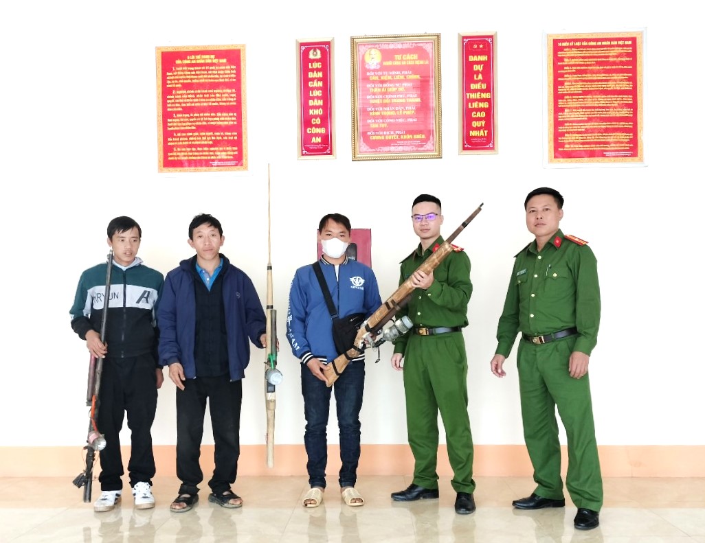 Xã Giàng Chu Phìn: Người dân tự nguyện giao nộp hàng trăm vũ khí, vật liệu nổ