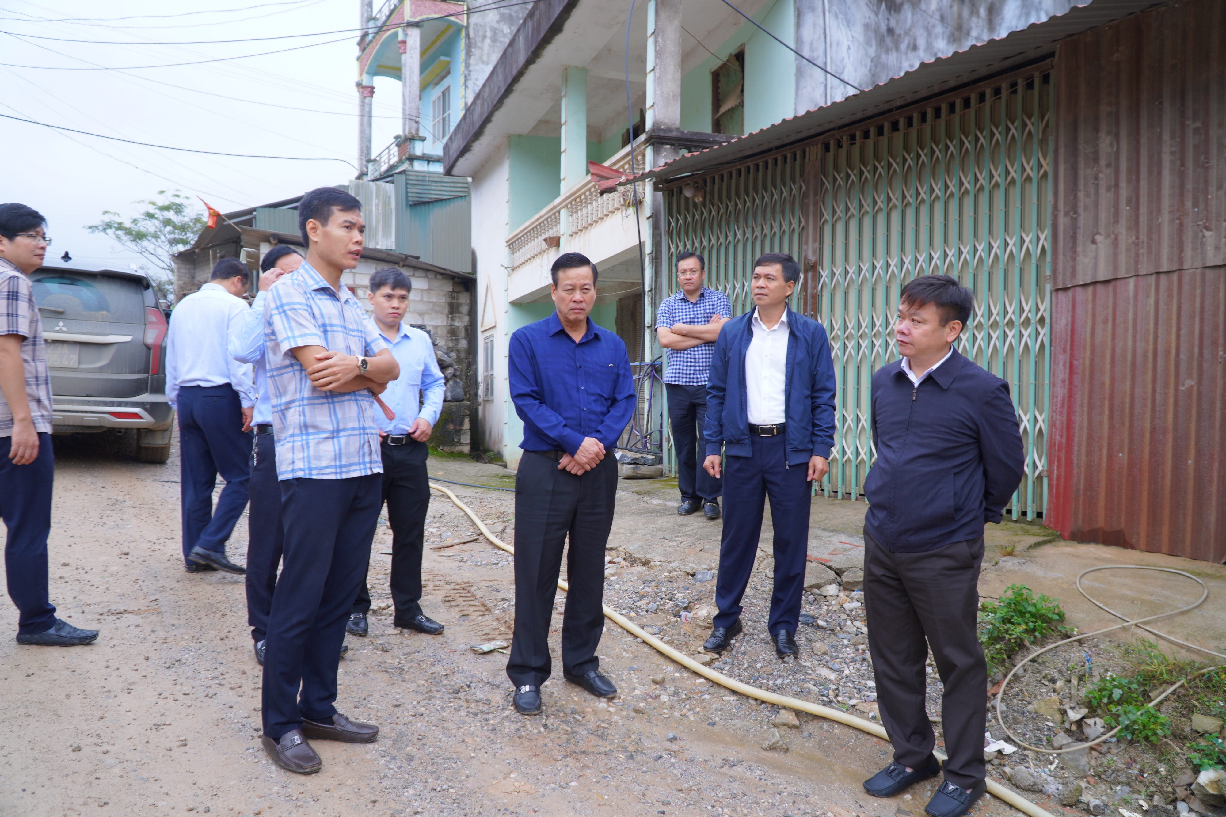 Chủ tịch UBND tỉnh Nguyễn Văn Sơn kiểm tra tình hình thực hiện các dự án trên đường tỉnh 176