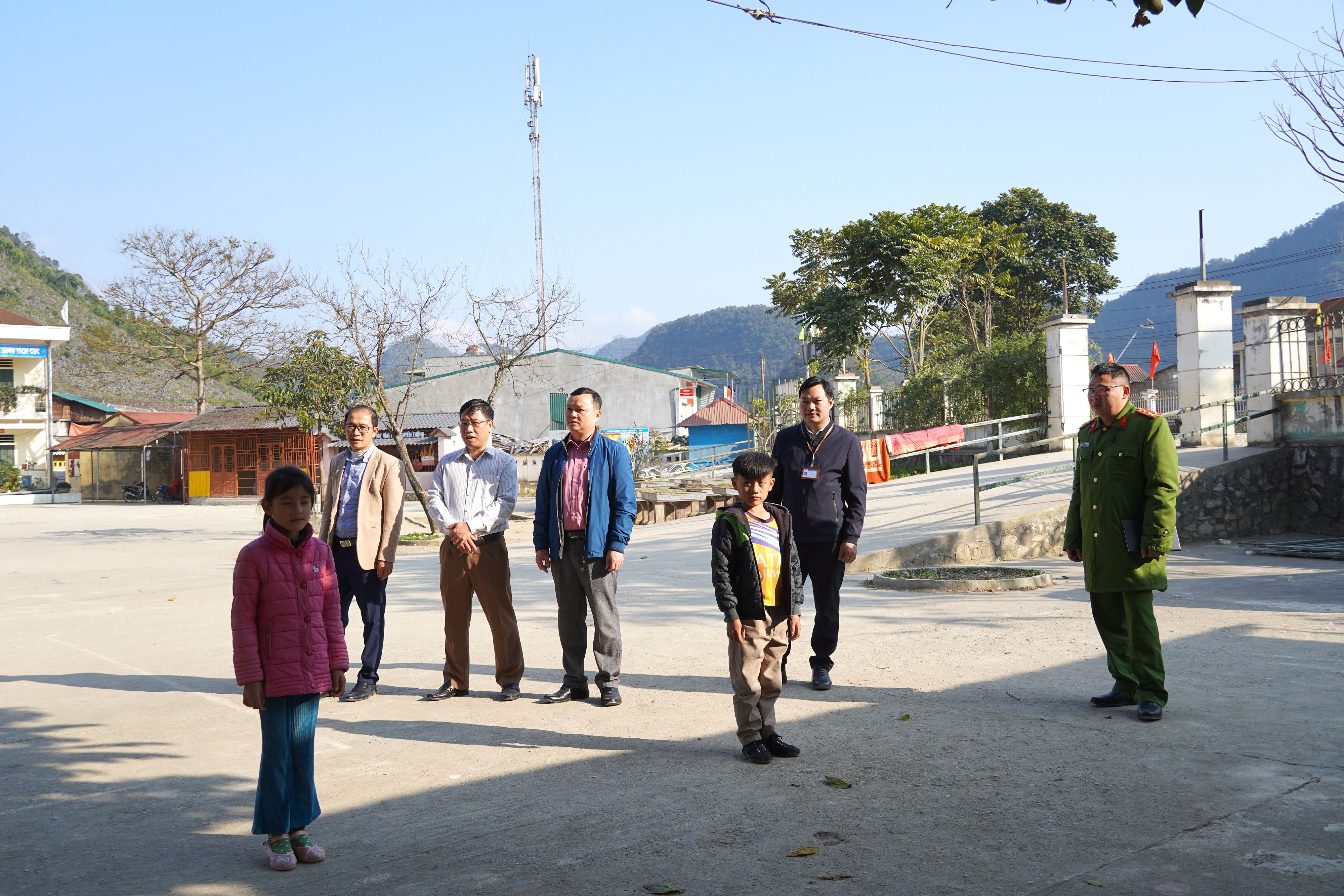 Đồng chí Trưởng Ban Tuyên giáo Huyện ủy kiểm tra tại xã Sủng Trà