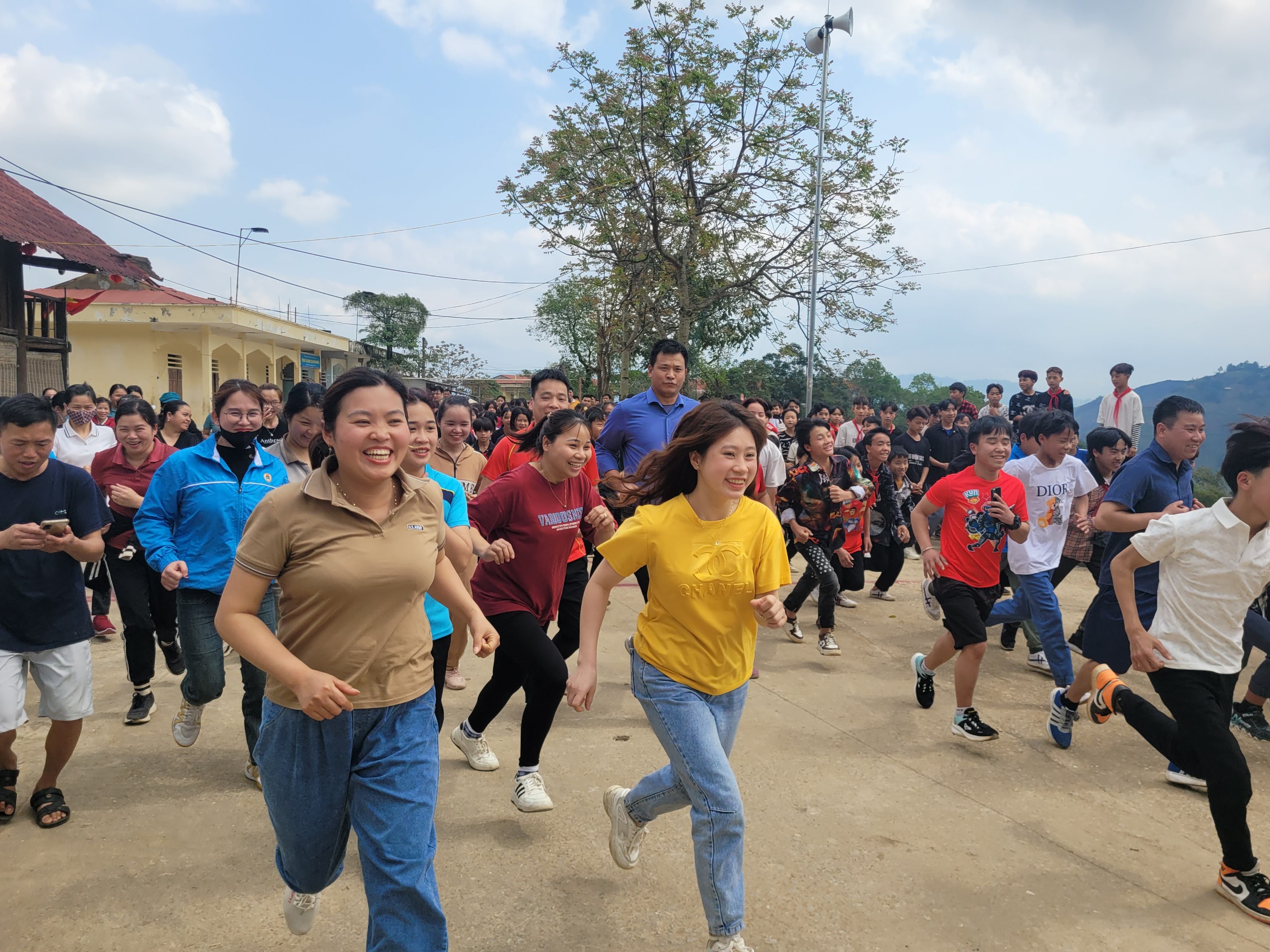 Xã Khâu Vai tổ chức Ngày chạy Olympic vì sức khỏe toàn dân năm 2024