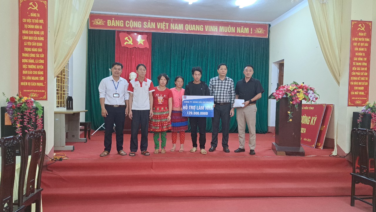 Công ty Xăng dầu Hà Giang hỗ trợ xây nhà ở cho hộ nghèo xã Niêm Tòng