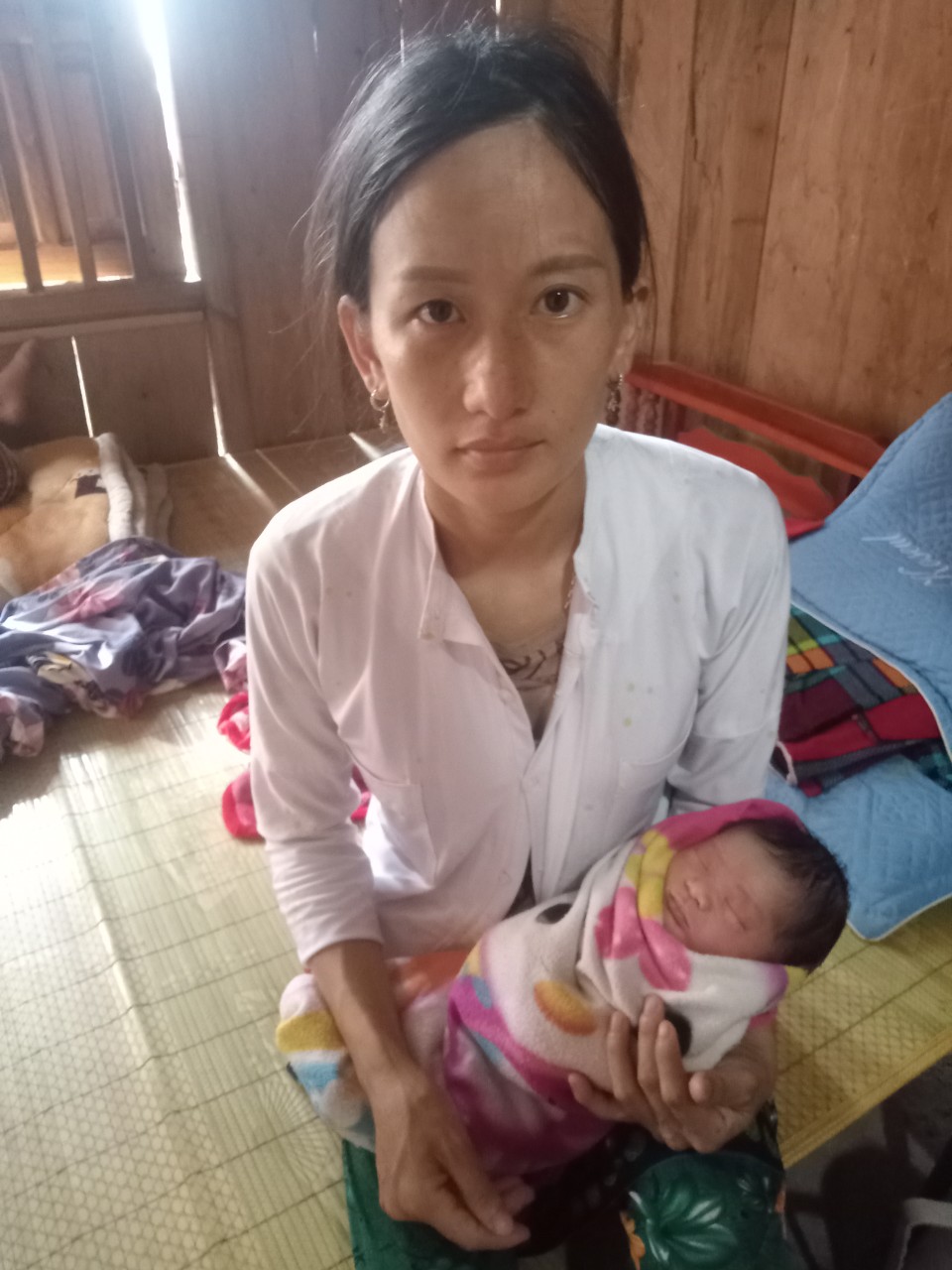 Trạm Y tế xã Niêm Tòng, huyện Mèo Vạc kịp thời hỗ trợ sản phụ sinh con trong ngày mưa bão