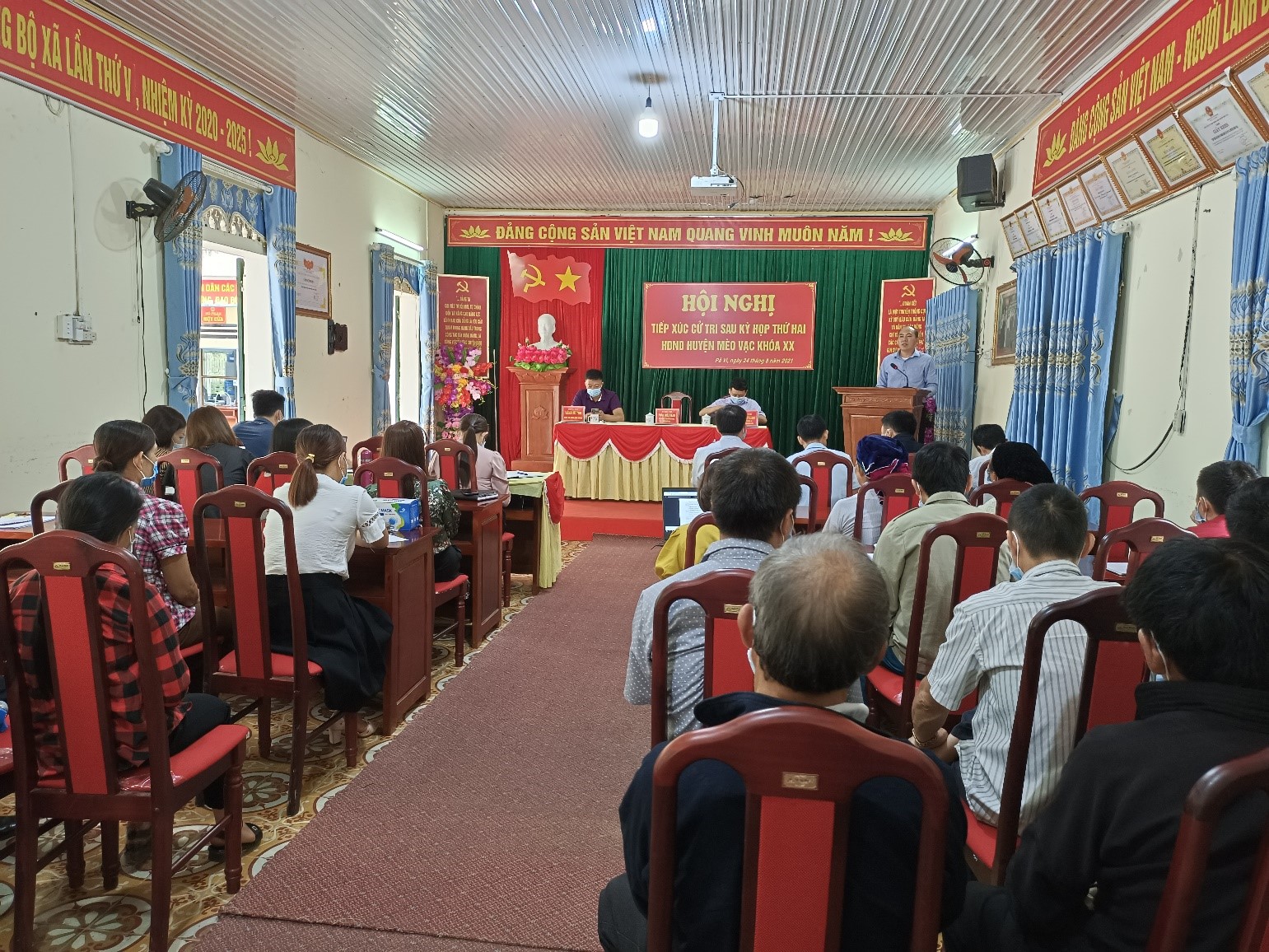 Tổ đại biểu HĐND huyện tiếp xúc cử tri tại xã Pả Vi