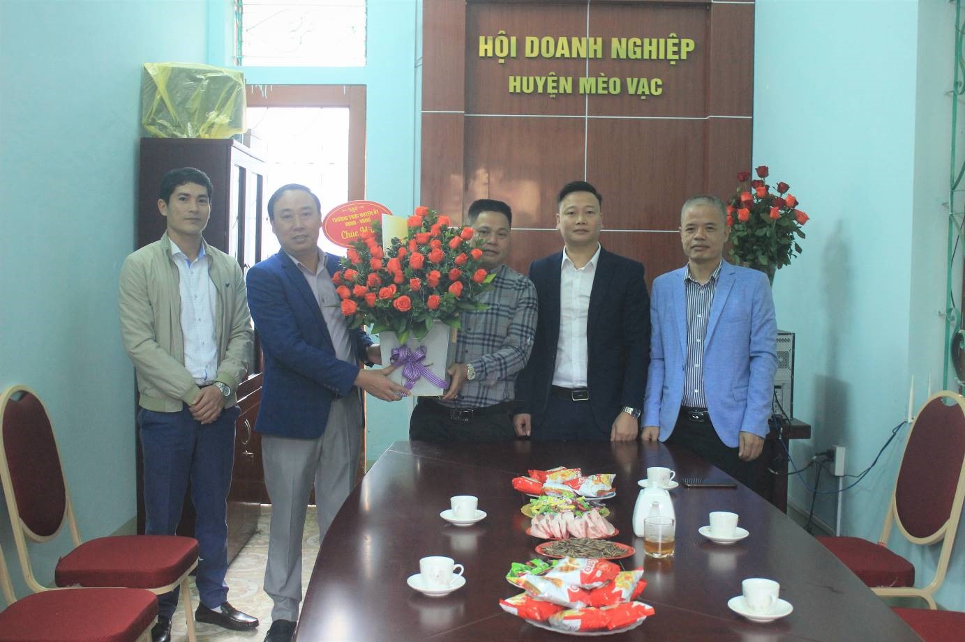 Chủ tịch UBND huyện chúc mừng Ngày doanh nhân Việt Nam