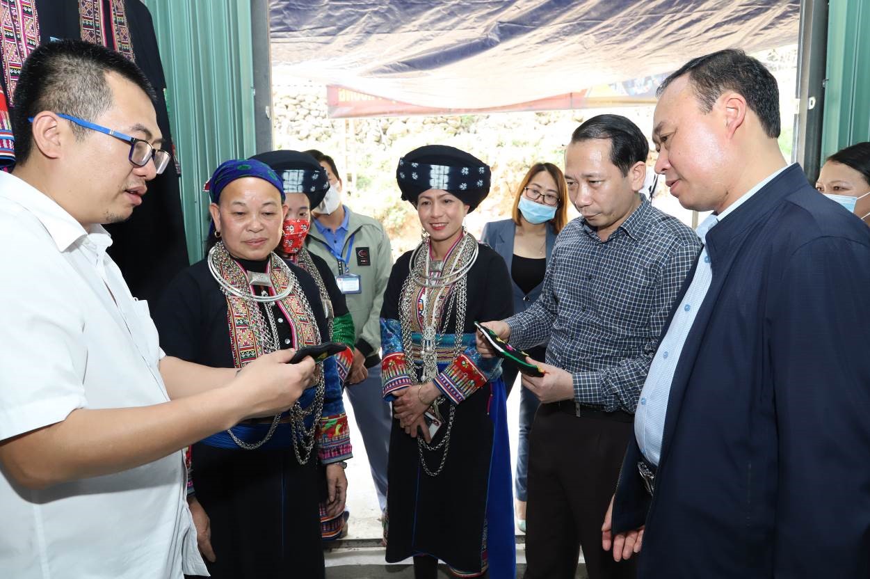 Phó Chủ tịch UBND tỉnh Trần Đức Quý kiểm tra tại Mèo Vạc