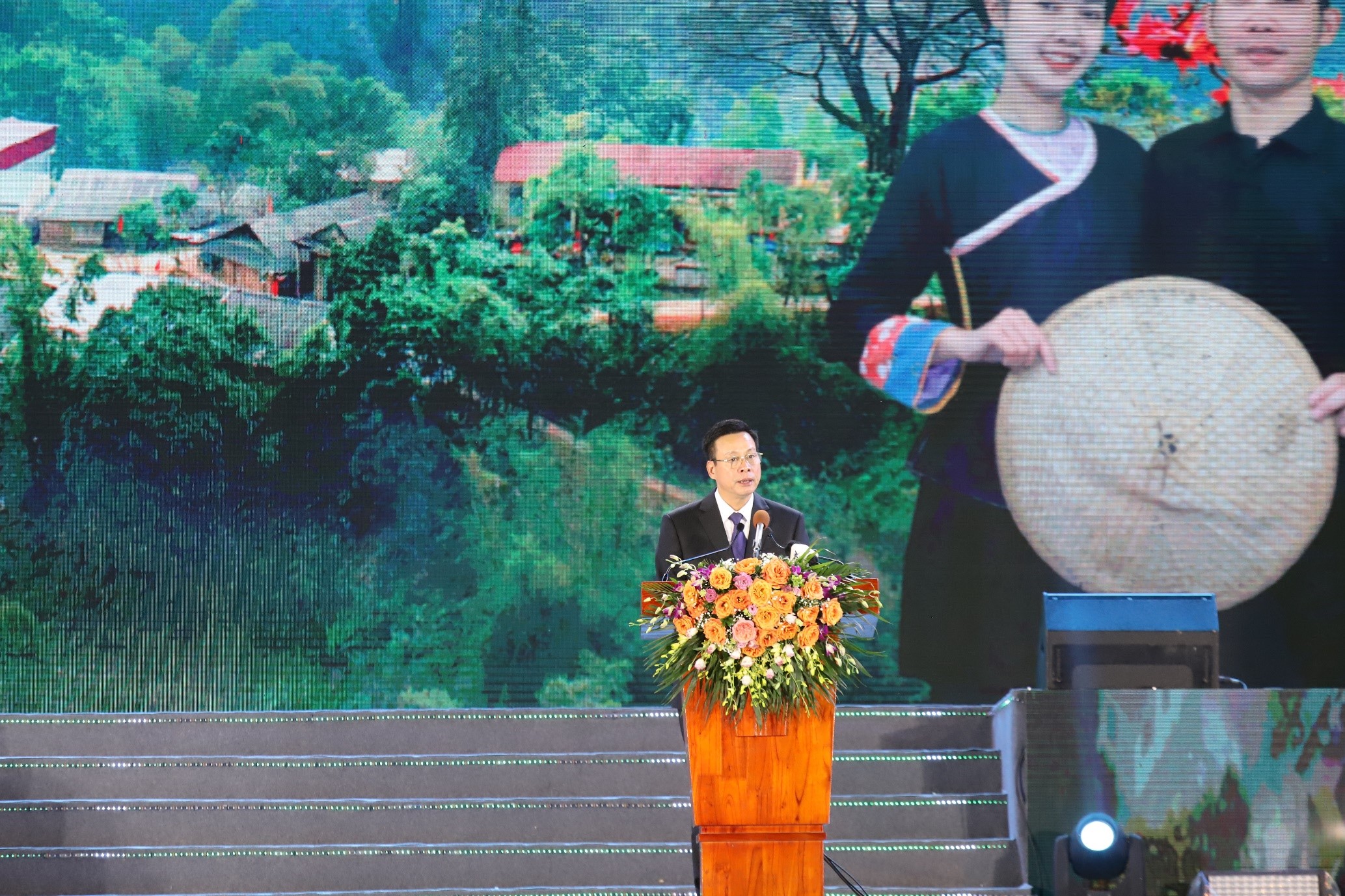 Khai mạc Lễ hội chợ Phong lưu Khâu Vai năm 2022 và đón Bằng công nhận di sản văn hóa phi vật thể Quốc gia