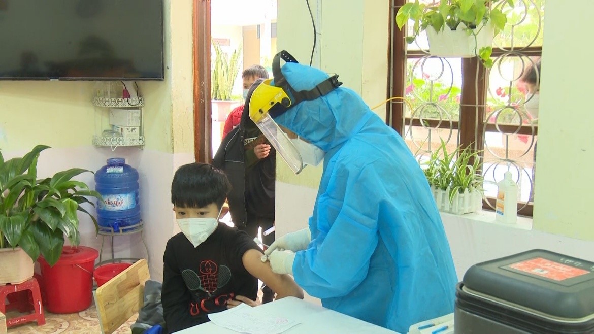 956 trẻ em từ 5-12 tuổi được tiêm vắc xin phòng Covid-19 mũi 1