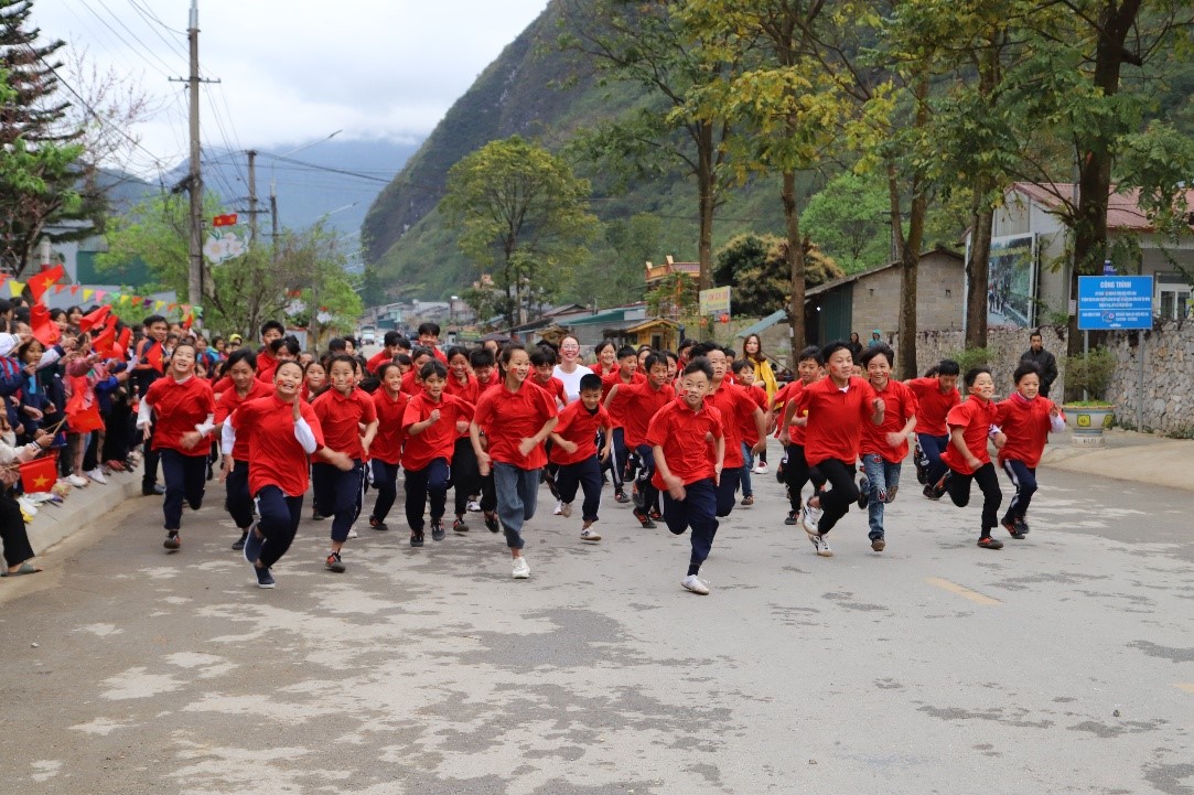 Trường THCS Pả Vi tổ chức thành công giải chạy “ Olympic vì sức khỏe cộng đồng” 