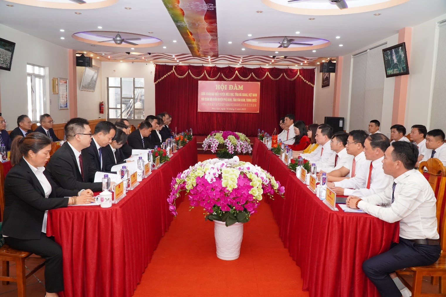 Hội đàm giữa huyện Mèo Vạc với huyện Phú Ninh (Trung Quốc)